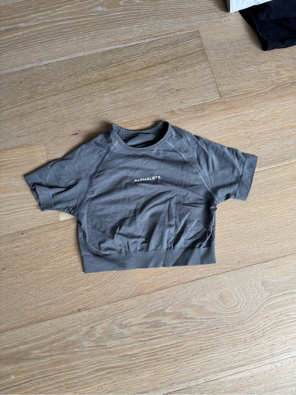 Alphalete women’s short Sleeve Crop Top - Gray